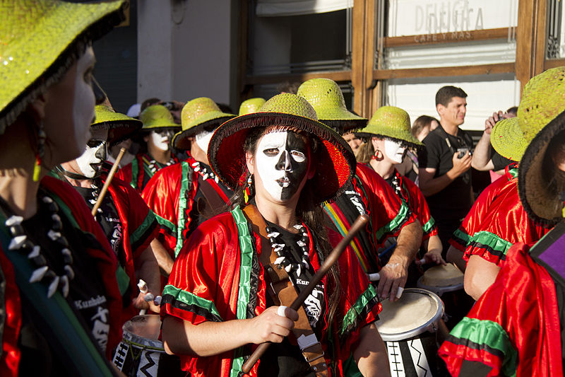 Para muchos, el candombe no es simplemente un ritmo: es una manera de vivir, es que más que música, el candombe es familia, herencia e identidad ya que, según algún candombero: “la forma de tocar te identifica, nosotros somos de este lugar… El que nos escucha..., sabe de dónde venimos” (Washington Silva del Barrio Sur)