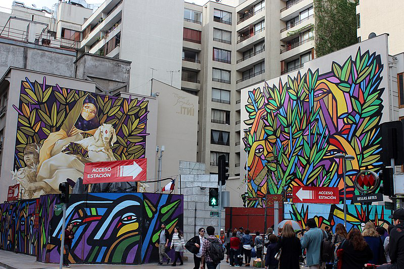 Murales pintados sobre edificios.