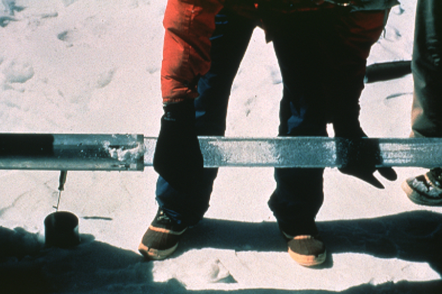 Toma de muestra en hielo para estudio de recalentamiento global