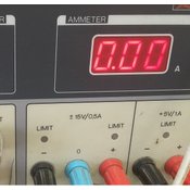 Fuente de Tensión Variable con Voltímetro  y Amperímetro (Deecha) con visualización por Display de 7 Segmentos. 