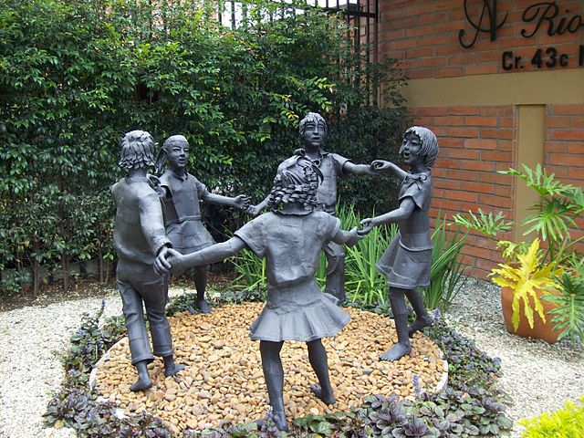 FOTO DE ESCULTURA DE RONDA INFANTIL