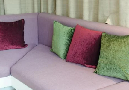 FOTO DE SILLON CON ALMOHADONES