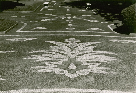 Motivos decorativos de una de las calles interiores de la plaza Rio Branco