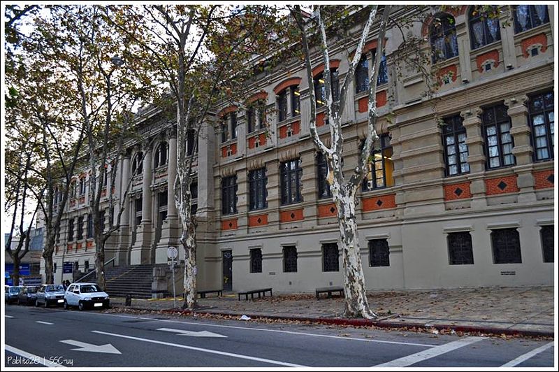 Instituto Alfredo Vázquez Acevedo (IAVA) ubicado en el barrio Cordón de Montevideo (José Enrique Rodó 1875)