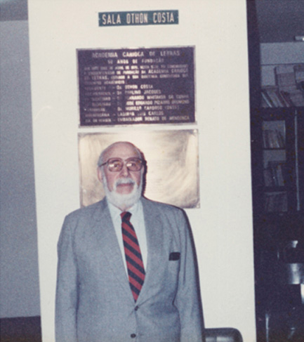 Walter en la Academia Carioca de Letras en Río de Janeiro, tomando pose como miembro correspondiente el día 29 de agosto de 1989.